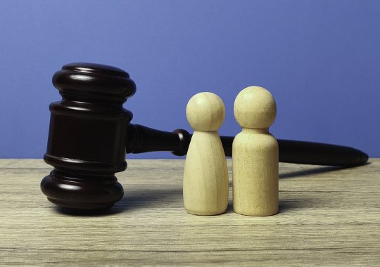 Продаж житла в спільному власності: права незареєстрованих партнерів, ризики та судові суперечки.