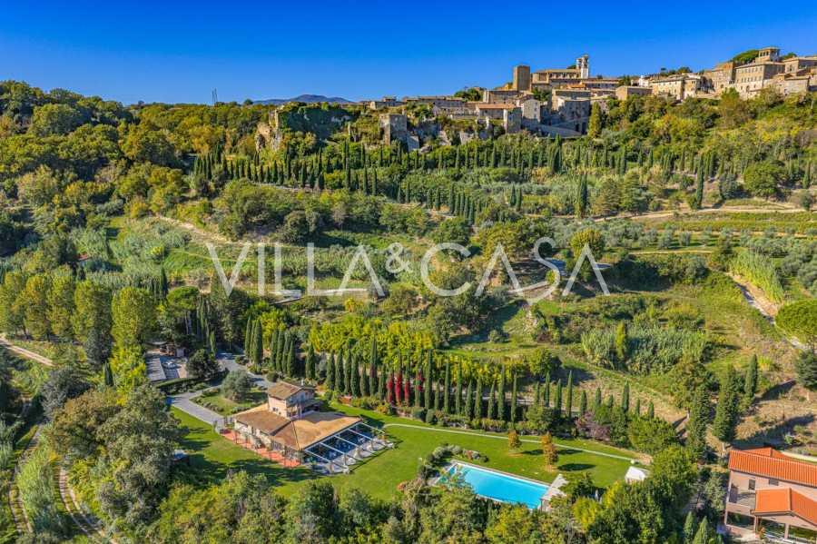 Елітний агротуризм з басейном та стайнею в регіоні Лаціо