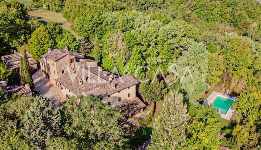 Продається елегантний агротуризм у Перуджі.