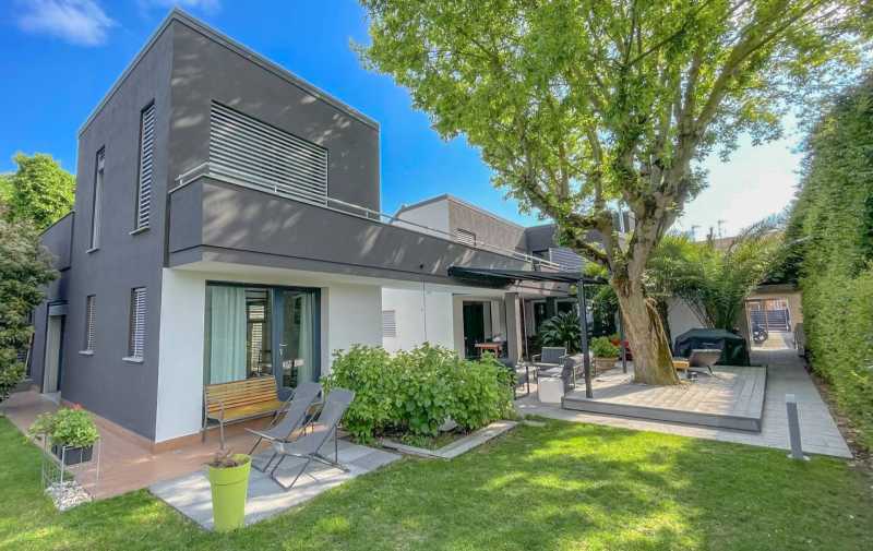 Феррара: будинок з басейном