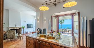 Історична ексклюзивна вілла біля моря в Санта-Марінеллі, Рим.