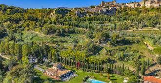 Елітний агротуризм з басейном та стайнею в регіоні Лаціо