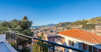 Вілла з видом на море в Велетрозії